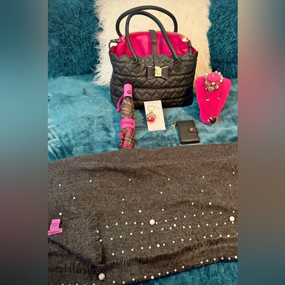BETSEY JOHNSON BUNDLE purse Wallet Bracelet Necklace Bag charm Umbrella Shawl - Picture 17 of 17